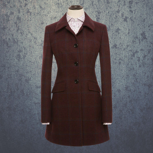 Dámský kabát šitý na zakázku (bespoke) z kolekce látek Holland & Sherry