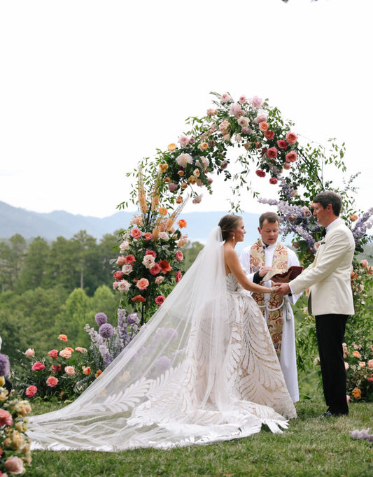 Dokonalá svatba - svatební oblek a šaty na zakázku