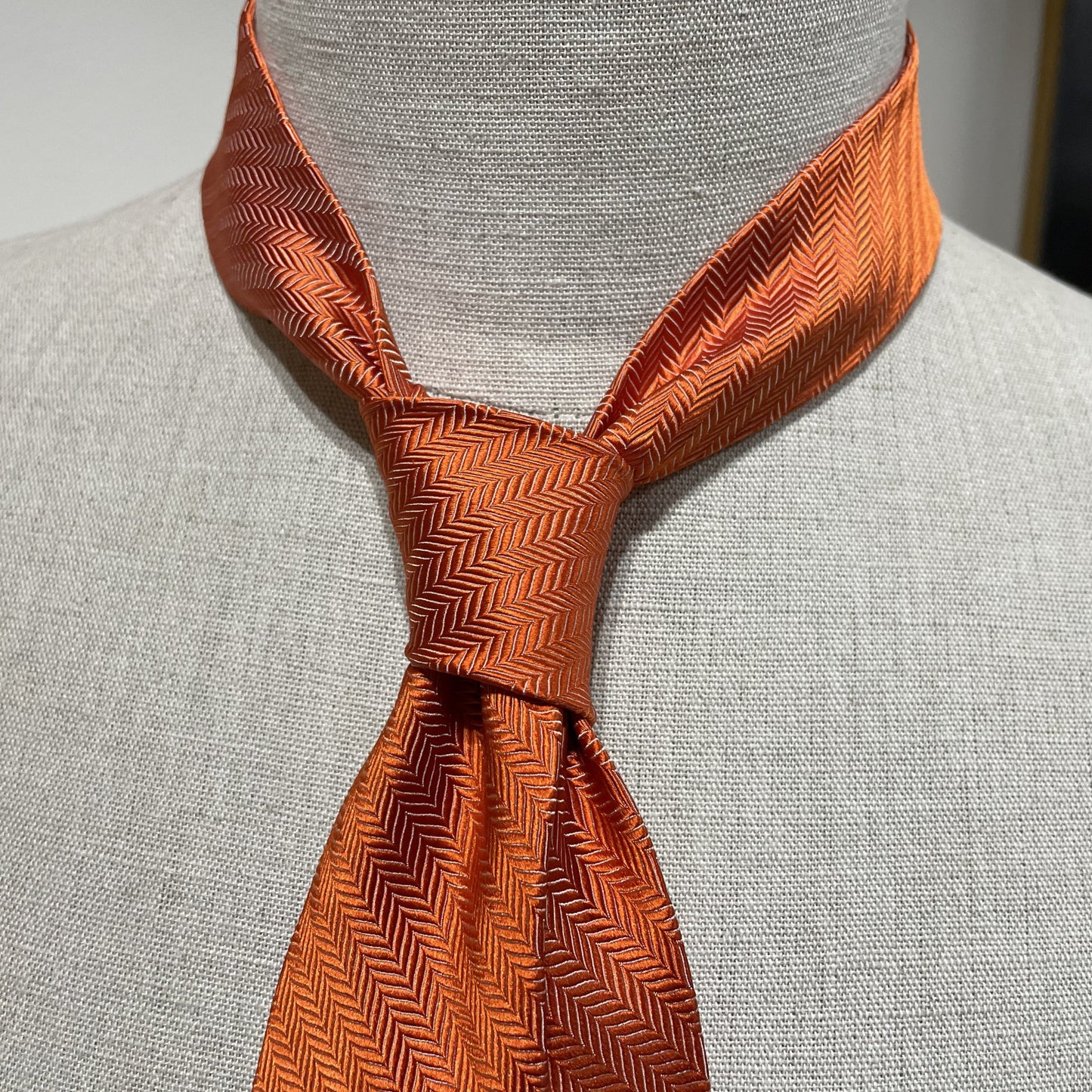 Ručně šitá hedvábná kravata - oranžová JDobias-tailoring