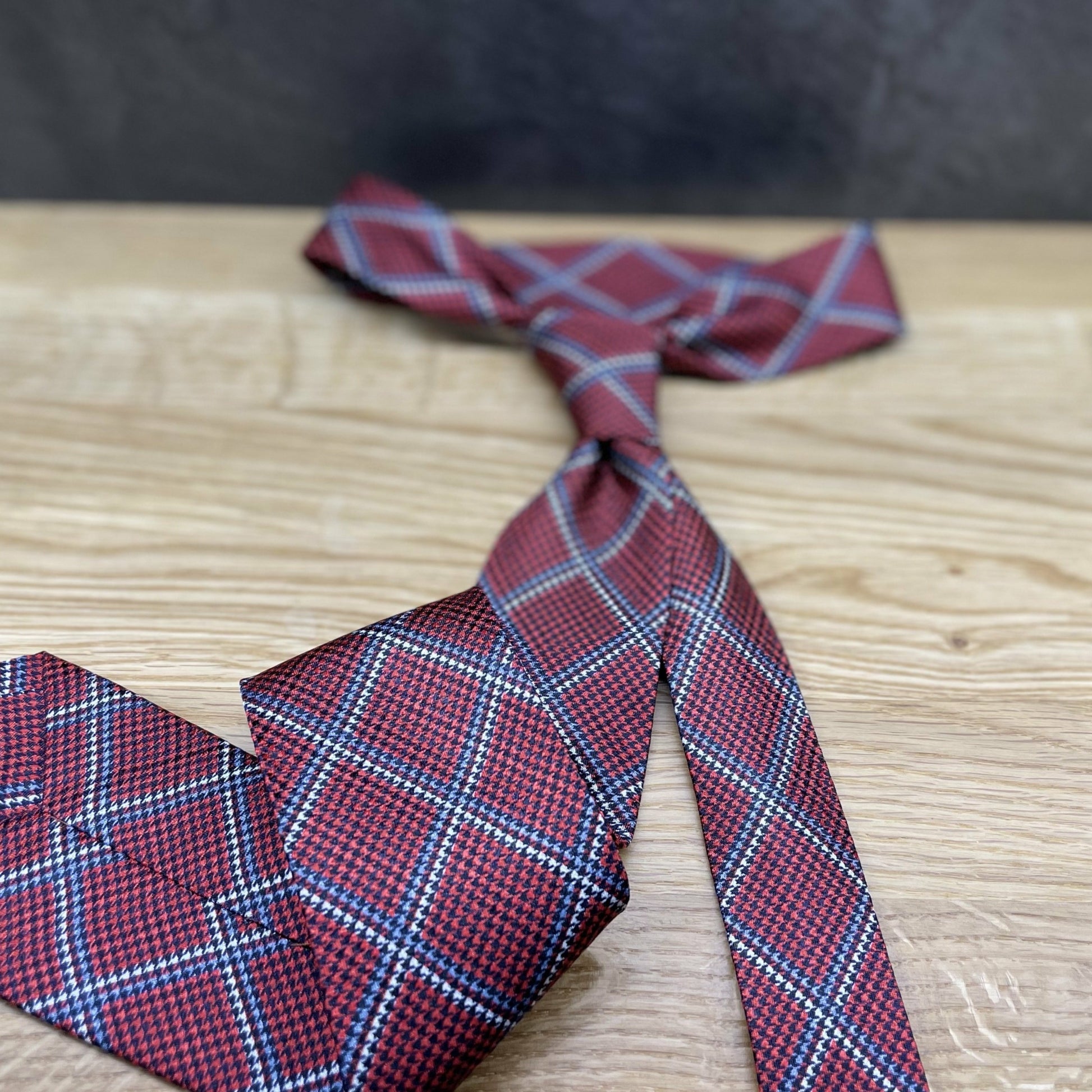 Ručně šitá hedvábná kravata vínová JDobias-tailoring