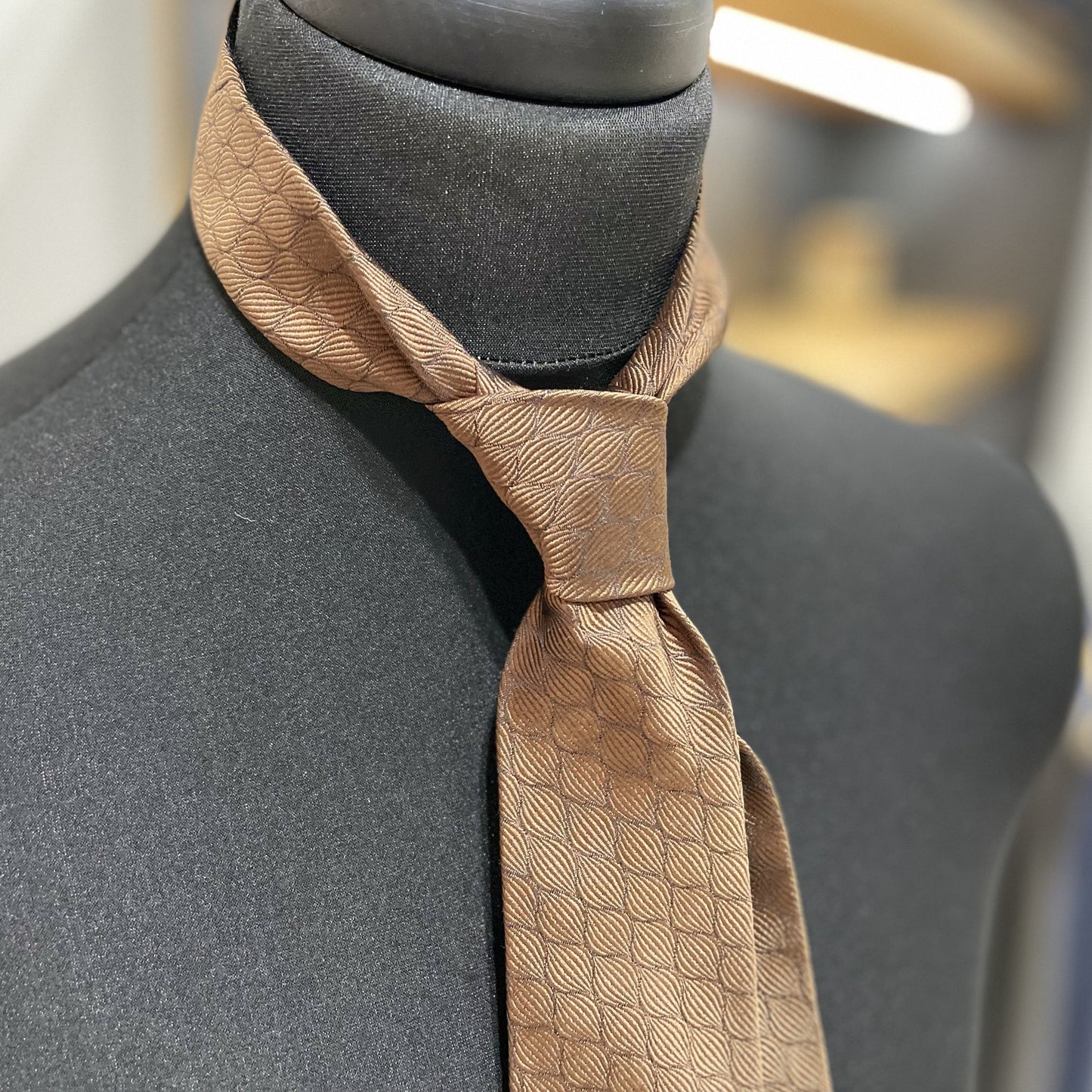 Ručně šitá hedvábná kravata - bronzová JDobias-tailoring
