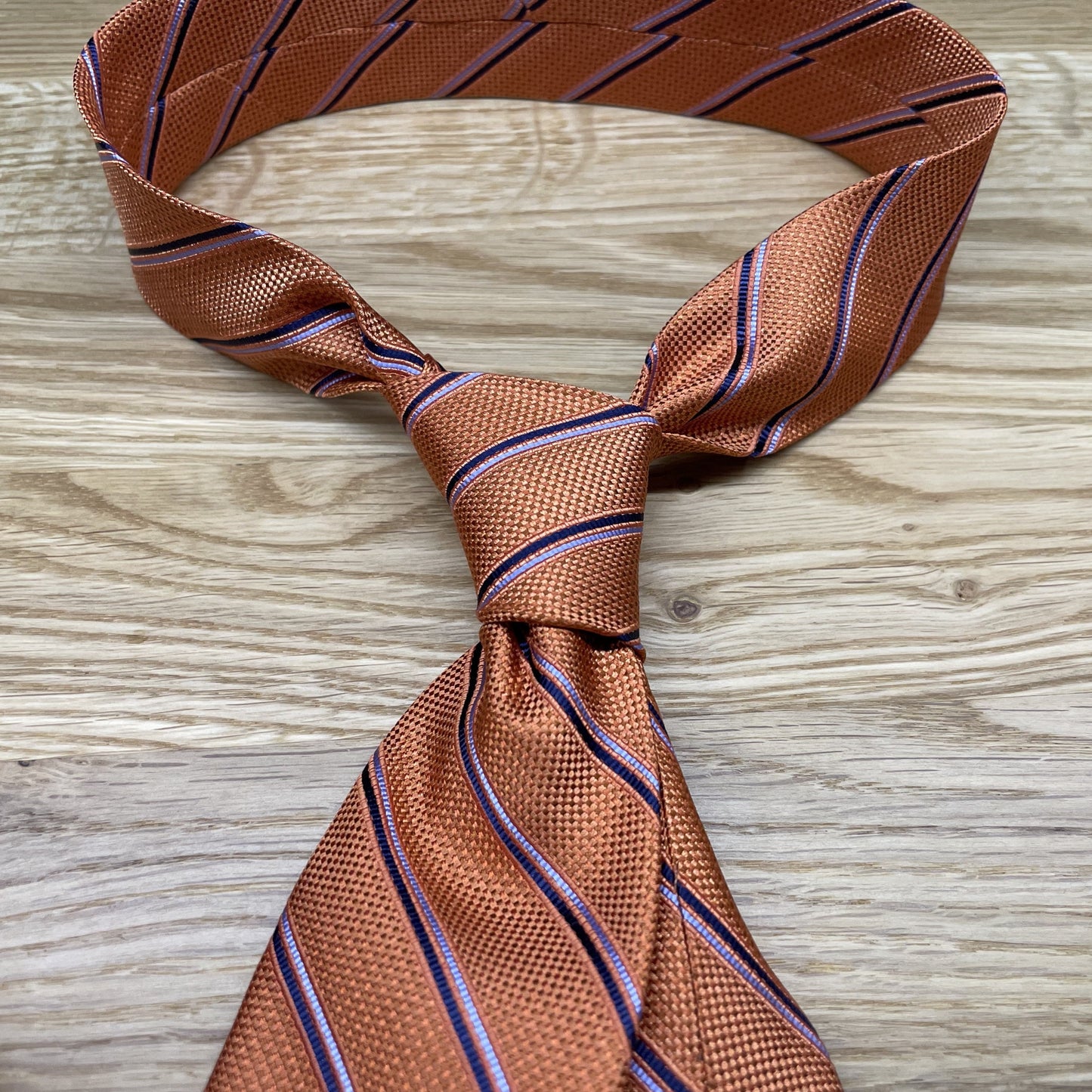 Ručně šitá hedvábná kravata - oranžová retro JDobias-tailoring