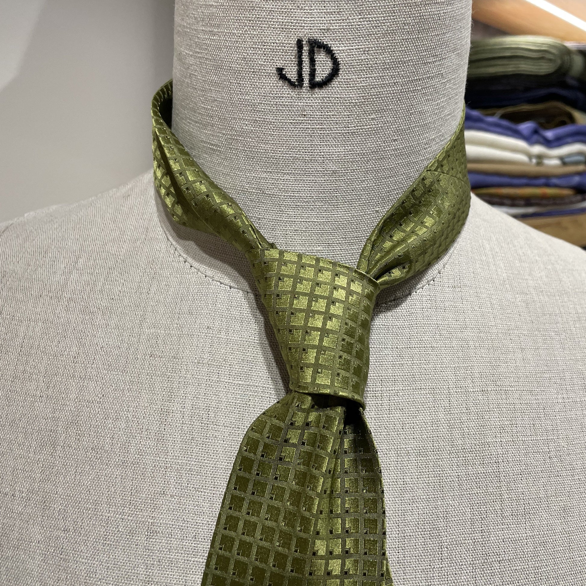 Ručně šitá hedvábná kravata - zelená jemná JDobias-tailoring