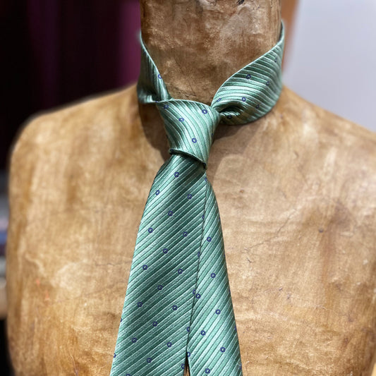 Ručně šitá hedvábná kravata - se světlými a tmavými zelenými proužky JDobias-tailoring