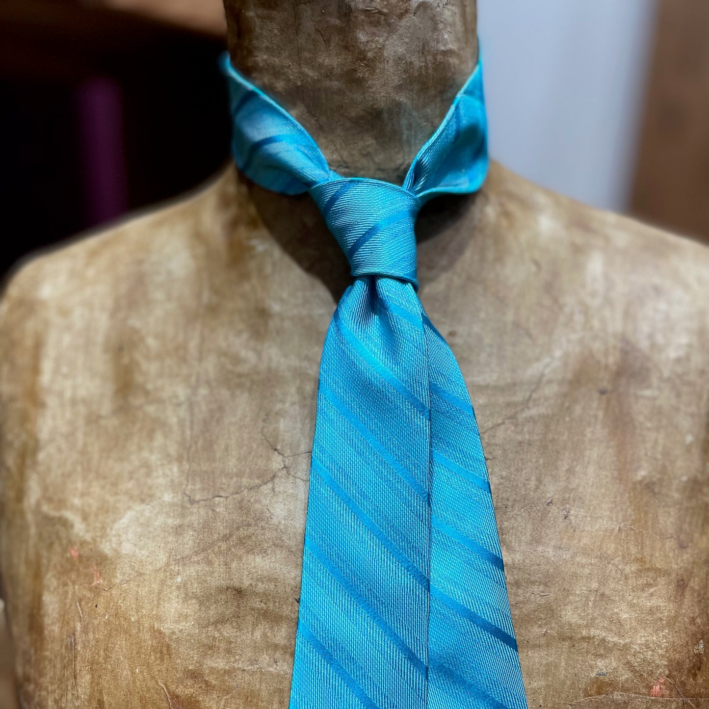 Ručně šitá hedvábná kravata - tyrkysová s proužkem JDobias-tailoring