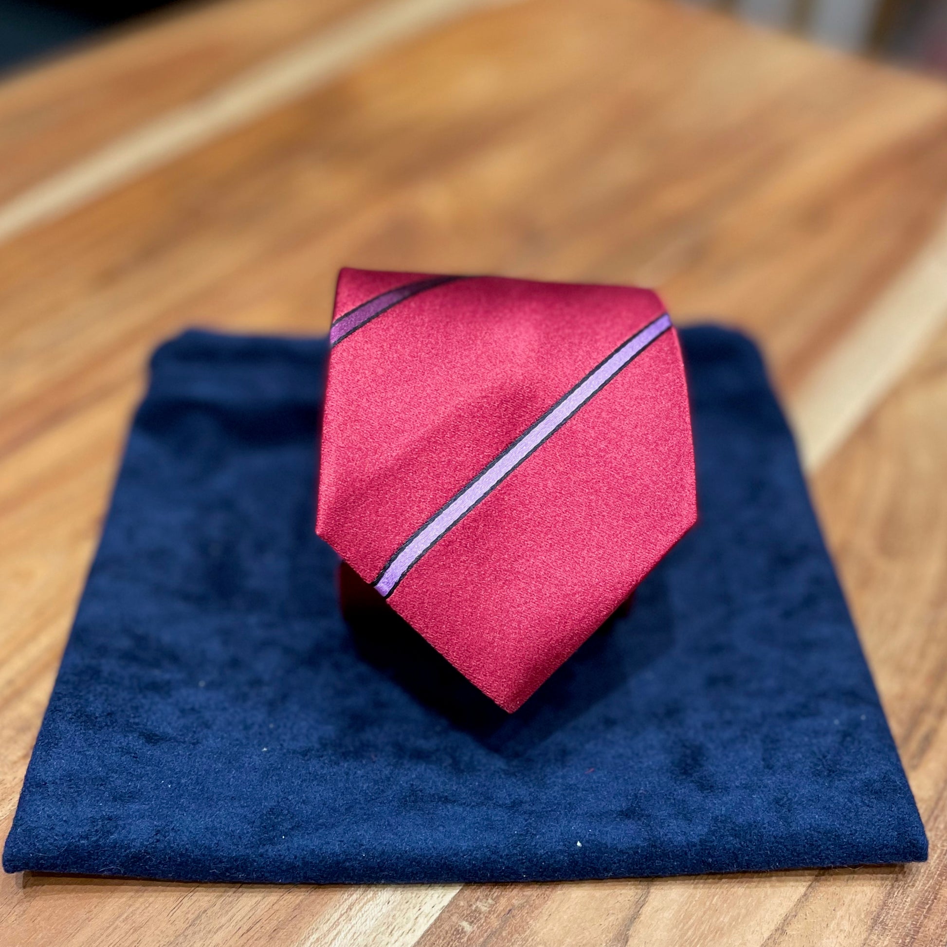 Ručně šitá hedvábná kravata - růžová s proužkem JDobias-tailoring